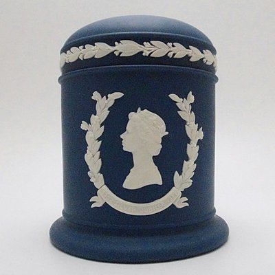 【二 三 事】英國製Wedgwood波特蘭碧玉伊莉莎白二世登基25周年置物罐、茶葉罐