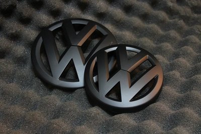 【翰翰二輪】福斯 Golf系列 VW立體標誌 消光黑 前後標誌 黏貼式 免拆原車標誌 中網標誌 品牌LOGO
