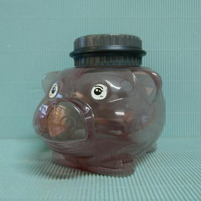 [ 三集 ] 公仔  造型豬 存錢筒  高約:14公分  材質:塑膠  功能未測試  A2 .2