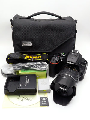 *生活單眼* Nikon D5500 + 18-55mm VR 鏡頭 + 相機包 - 公司貨 - 快門數119xx -
