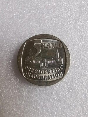 【二手】UNC南非1994年曼德拉總統就職典禮5蘭特紀念幣感興趣的話 紀念章 古幣 錢幣 【伯樂郵票錢幣】-125