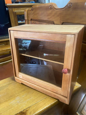 阿公的舊情人 早期 斜面 玻璃櫃 展示櫃 檜木製 舊料新作 檜木香噴噴