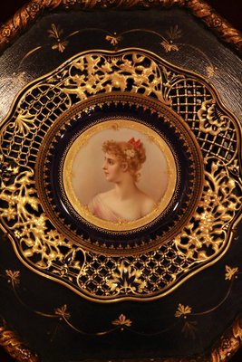 (已售)【家與收藏】頂極珍藏歐洲百年古董名瓷皇家維也納Royal Vienna風格優雅仕女帝王藍手繪描金鏤空瓷盤