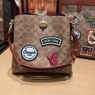 【Woodbury Outlet Coach 旗艦館】COACH 6868 WILLOW貼飾水桶包 美國代購100%正品