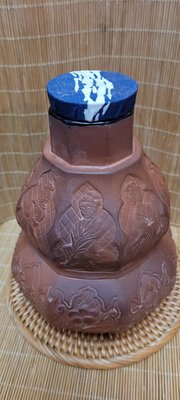 @@@六合堂@@@早期中國紫砂內釉八角葫蘆瓶，茶葉罐，無雜味，手工自制日本古布軟木塞蓋。圖案特殊值得考究。稀有品，可當花