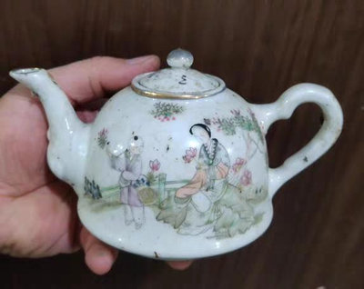 清代晚期粉彩教子圖陶瓷茶壺尺寸16×10