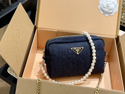 【熱銷】新品Prada珍珠牛仔中古包 單肩包斜背包 復古鏈條和這個做舊感牛仔小包包 折疊禮盒