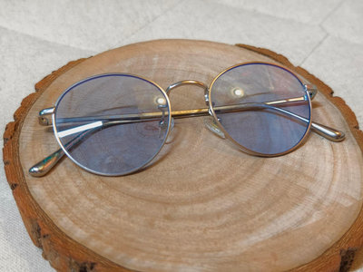 uniqlo 眼鏡 鏡框 墨鏡 太陽眼睛 金屬框很有質感 另有透明鏡片 此賣場藍色鏡片