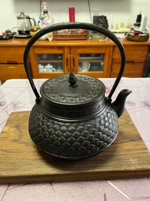 正壽堂松紋砂鐵壺，敲擊聲音清脆，悠長，日本鐵壺  昭和時期