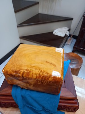 台灣黃檜木（小金磚）質優厚重/尺寸20/16.5/9.5特價5800元