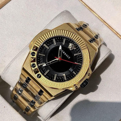 VERSACE Chain Reaction 黑色錶盤 金色不鏽鋼錶帶 石英 男士手錶 VEDY00619
