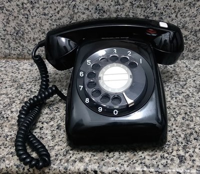 《福爾摩沙 · 古物商行》早期轉盤電話 撥盤電話 老電話  擺飾機 道具機