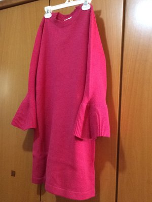 單品出清 英國買回一保暖 針織 亮粉紅 風鈴袖毛衣/喇叭袖毛衣/魚尾袖毛衣 70%羊毛 30%羊駝 毛衣/洋裝 XS