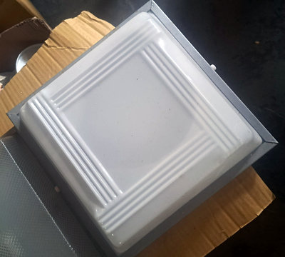 小 方型 蛋糕 燈 箱 壁燈 吸頂燈 老壓克力 完整 。 約 32.5 / 32.5 / 9.5