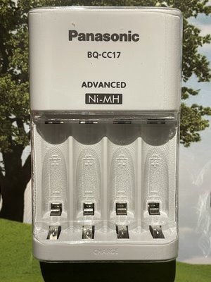 全新未拆封的 Pansonic BQ-CC17，3號，4號 NI-MH 鎳氫充電電池充電器 (不含電池)