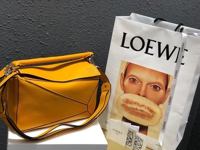 現貨#LOEWE PUZZLE Medium 中號 斜背 肩背 拼圖包 時尚奢華 鵝黃色簡約
