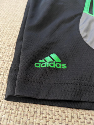 Adidas 黑色綠色條紋運動短褲 籃球短褲 慢跑短褲 M號 L號