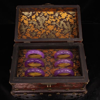 極品高冰種紫羅蘭翠玉手鐲品相完好 極品收藏重2800克 盒長31厘米 寬20厘米 高18厘米4594