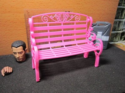 570F1娃娃部門 1/12粉紅色公園椅(情人座)一個 mini模型