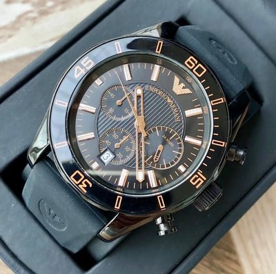 EMPORIO ARMANI 黑色錶盤 黑色橡膠膠錶帶 石英 三眼計時 男士手錶 AR5946