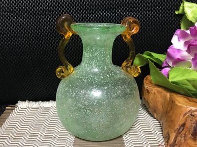 ~~早期 雙耳 綠色 玻璃 花瓶 高約15cm(D下)~~