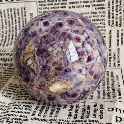 C237天然紫水晶球擺夢幻紫色水晶居家飾品，原石打磨，隨手一