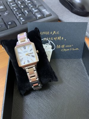 SEIKO 精工LUKIA 太陽能 電波錶 真鑽 不鏽鋼手錶  白x鍍香檳金 (1B32-0AP0G.)