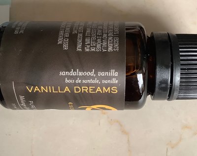 加拿大伊聖詩Escents 夢幻香草（Vanilla Dream)複方精油(檀香、香草）15ml代購