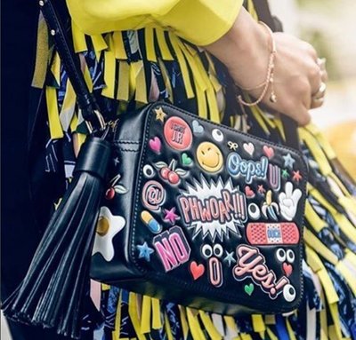 Anya Hindmarch All Over Stickers Bag 貼圖斜背包 黑