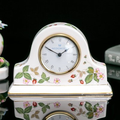 【吉事達】英國瑋緻活 Wedgwood美麗野草莓骨瓷時鐘 桌鐘