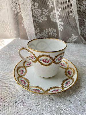 Minton 明頓風格，純手繪小玫瑰花，蝕刻鎏金咖啡杯。
