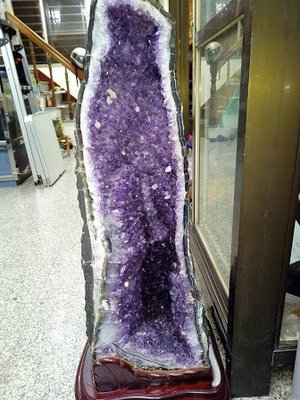 大型紫水晶洞