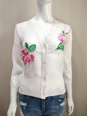 白色針織一套繡花（品牌特賣）/外套拼接透明修花布料