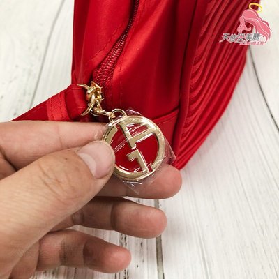 Giorgio Armani 亞曼尼~紅色化妝包(尺寸:15cm*13cm*7.5cm) 手拿包【天使愛美麗】專櫃正貨