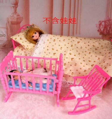 小禎ㄟ雜貨 莉卡娃娃配件組 娃娃床 館主手工黃色蕾絲床組 含床 被子 枕頭 小床 椅子 適合30公分內的娃