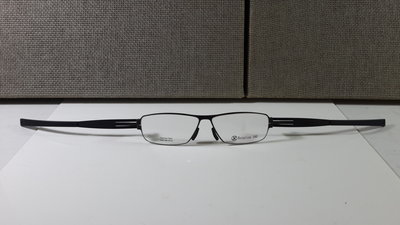 Rotation翻轉180眼鏡-薄鋼 無螺絲專利結構-A005。 贈-磁吸夾片太陽眼鏡一副