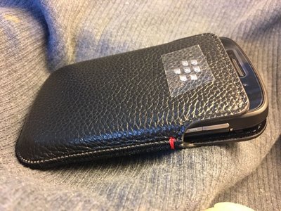 (只有荔枝皮紋了) Blackberry Q10 真皮休眠皮套，全新品