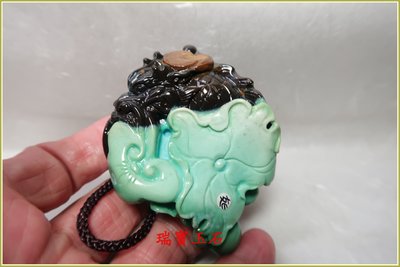 瑞寶玉石~天然藍玉髓(俗稱台灣藍寶)雕把玩件 總重約 606 克拉【H6048】