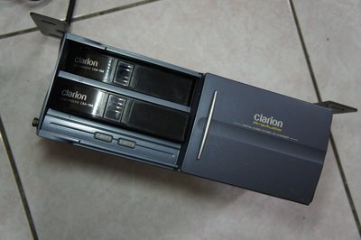 典藏車用專區"Clarion"歌樂 日本Pro Audio 光纖雙夾換片箱CDC-1255z 方頭 12片日本原裝日本製