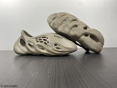 Adidas Yeezy Foam Runner 灰粽 鼠尾草 洞洞鞋休閒鞋 GX4472公司級