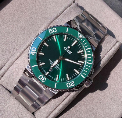 ORIS Aquis Date 陶瓷圈 綠色面錶盤 銀色不鏽鋼錶帶 男士 自動機械錶 0173377304157-0782405PEB 潛水錶