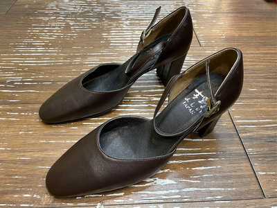 三輝皮鞋台灣製高級牛皮皮底尖頭瑪莉珍粗跟中跟鞋，咖啡零碼特價現貨MIT