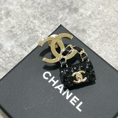 Chanel 胸針 別針 logo包包《精品女王全新&二手》