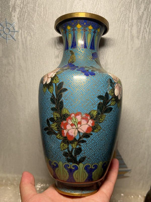 晚清景泰藍花瓶，掐絲琺瑯彩銅胎景泰藍，工藝精美，有一處老磕碰