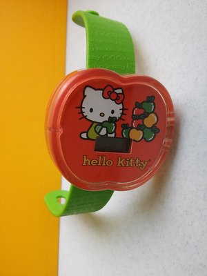 **M8-16** Hello Kitty 塑膠手錶/表面有使用痕跡，沒附電池，不知好壞是否可動/能接受物況再下標