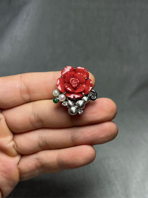 早期收藏老料有機寶石紅珊瑚雕刻藝術熾熱綻放玫瑰花鑲嵌珍珠細膩典雅柔美設計盛開款戒指