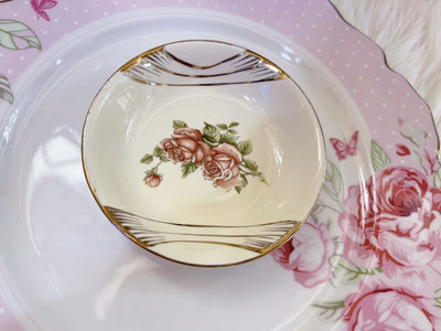粉紅玫瑰精品屋～🌷韓式金邊玫瑰象牙瓷醬油碟套裝🌷