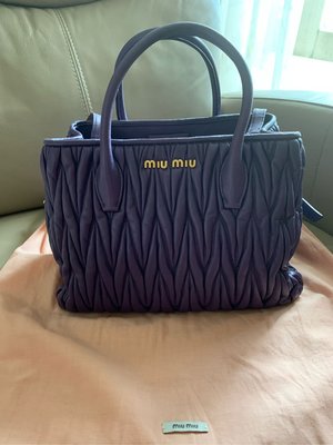 小芬店舖～保證真品MIU MIU 紫色經典Nappa 小羊皮手提/肩背 兩用包款（小）二手品