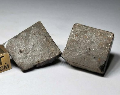 西北非NWA石隕石切片標本兩塊,礦物礦石,經典球粒隕石,隕石分類L4,髮現地：撒哈拉沙漠,