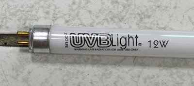 ZOO LIFE 省電型T 5 UVB 10.2 單支燈管 12W 1.5尺 ( 庫存特價商品 ) + 超薄鋁合金製雙燈座燈罩 .